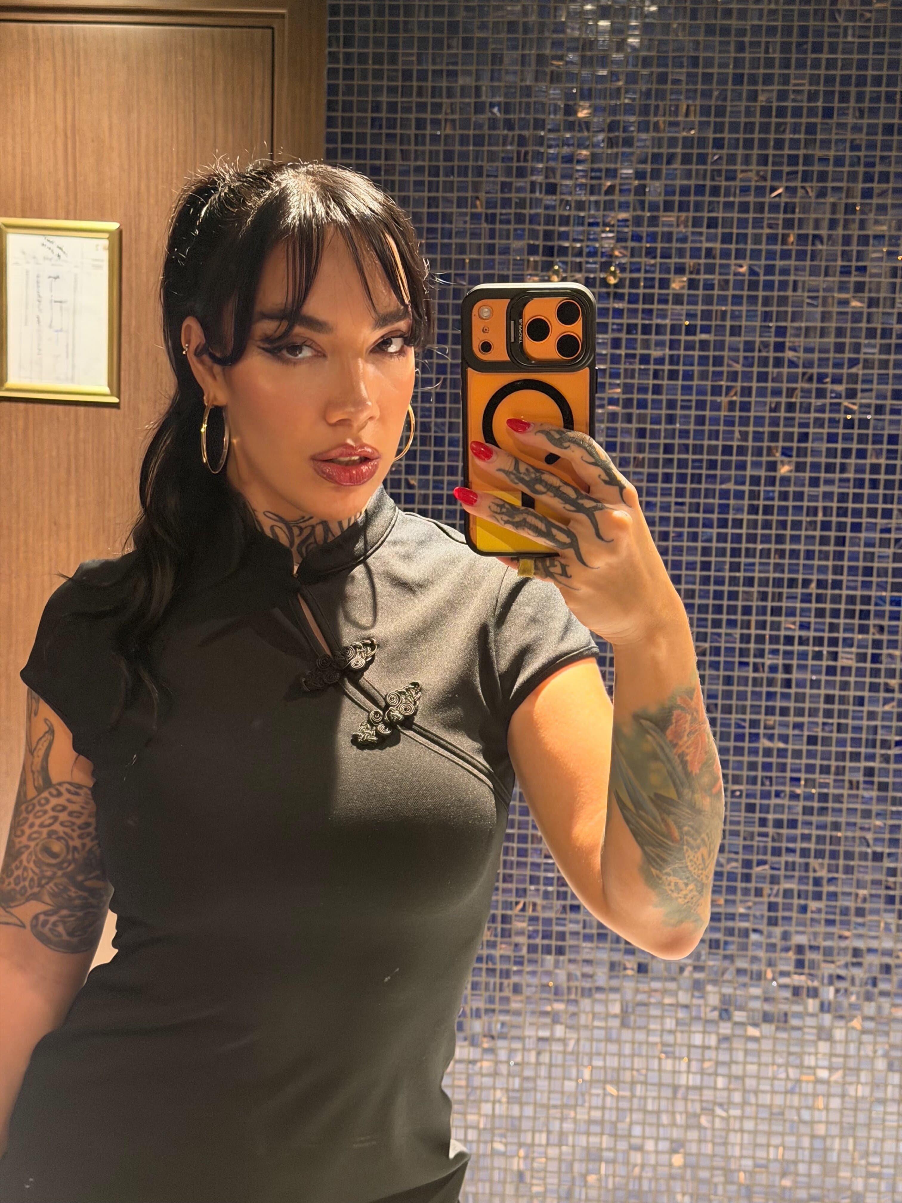 Luciana (Nina Costa)