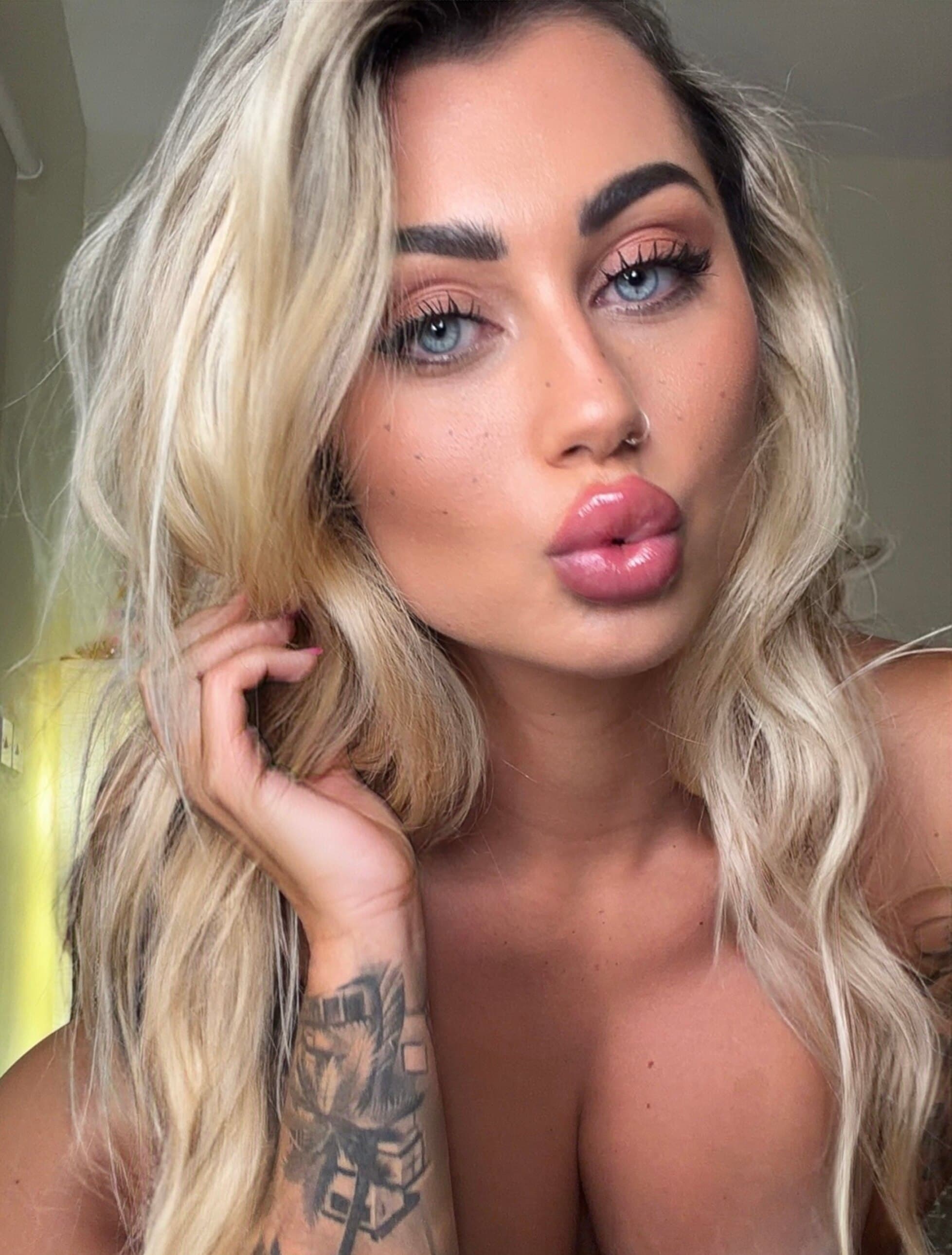 VIDEOCALL AVAILABLE 🦋