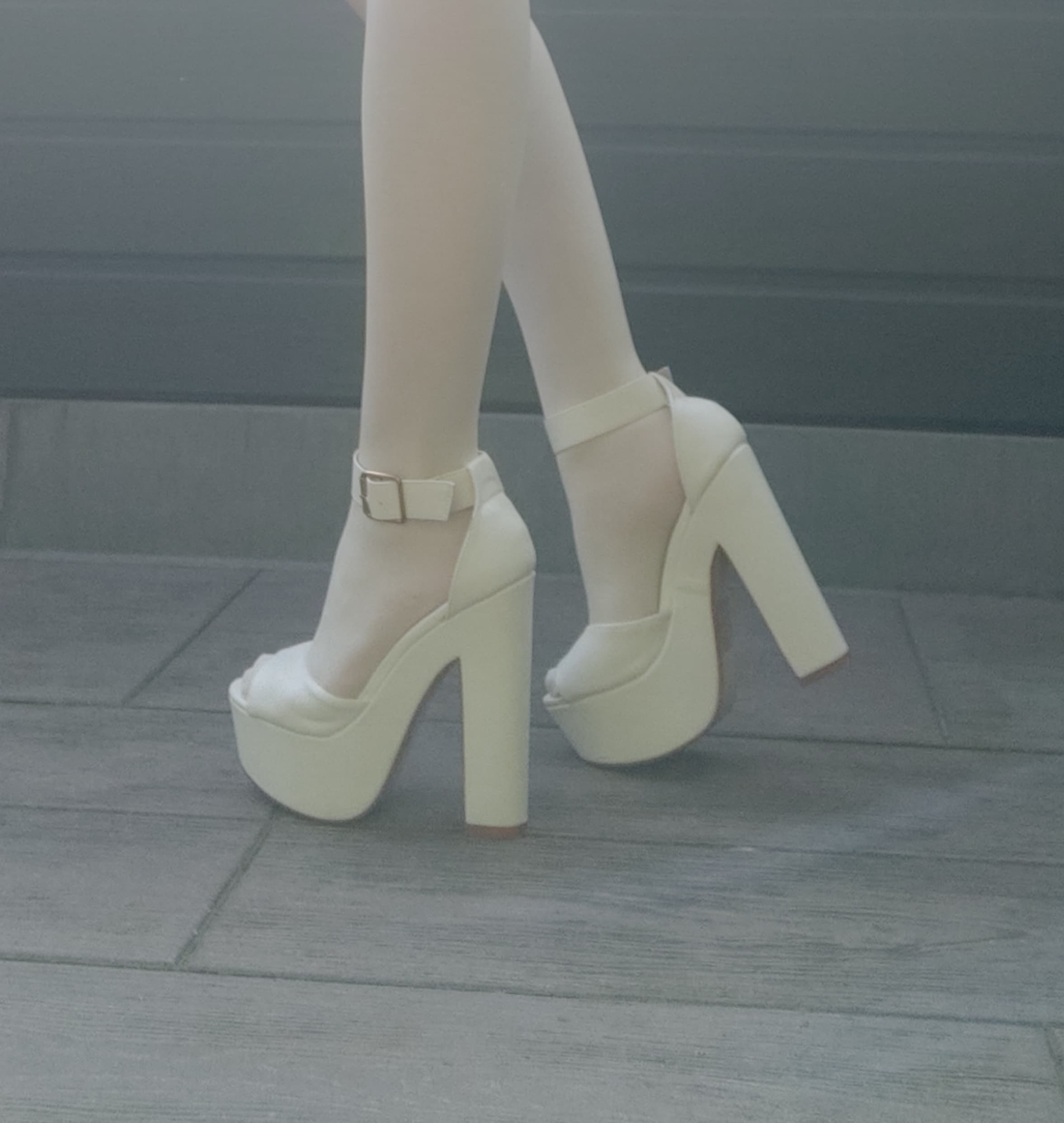 Mia's sexy feet