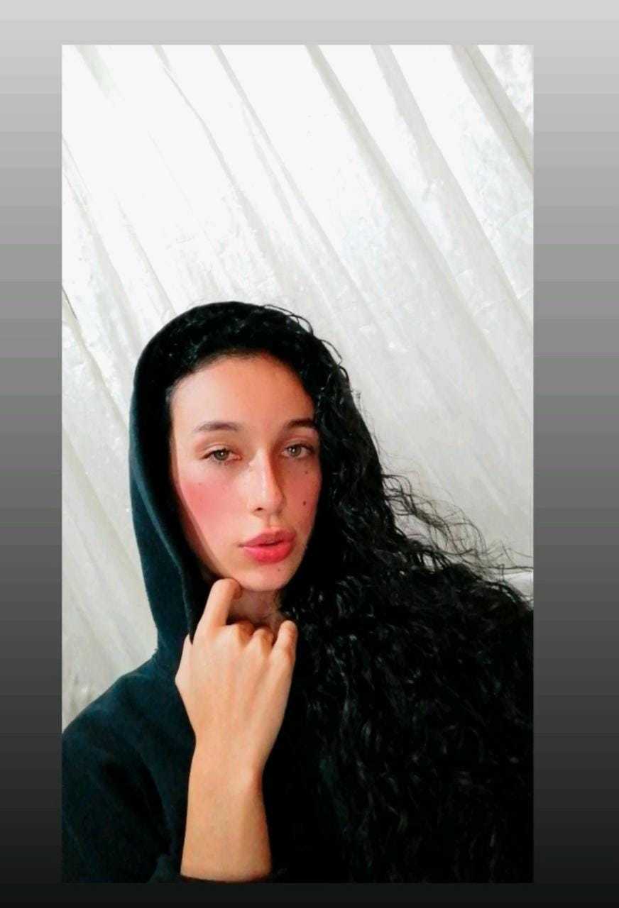 Mia Hot