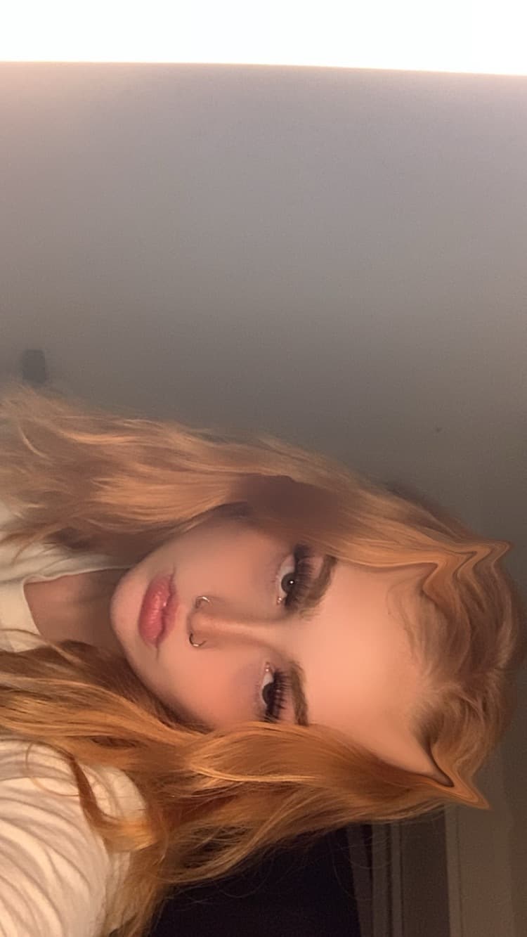 Your favourite redhead😈
